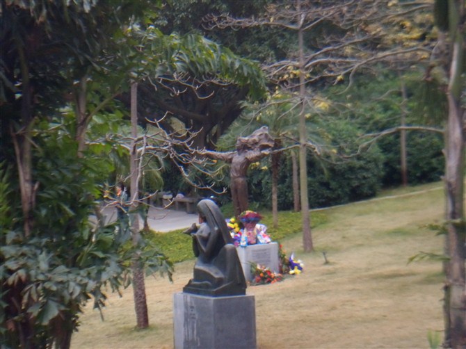 远处的雕像.jpg