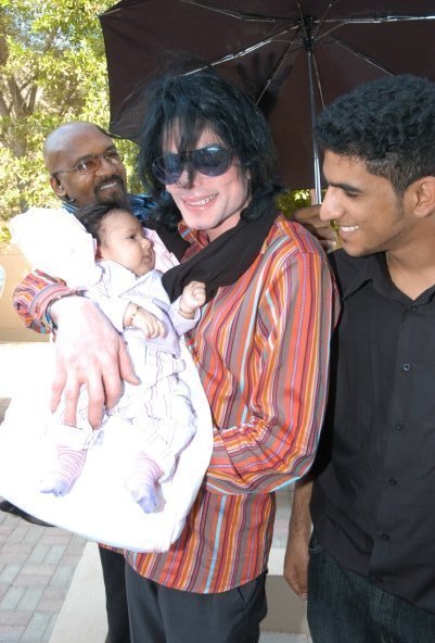 MICHAEL-michael-jackson-13612072-401-592.jpg