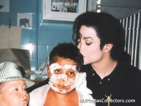 MJJ-michael-jackson-19410178-480-360.jpg