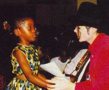 Various-Michael-visits-Africa-michael-jackson-7512945-374-312.jpg