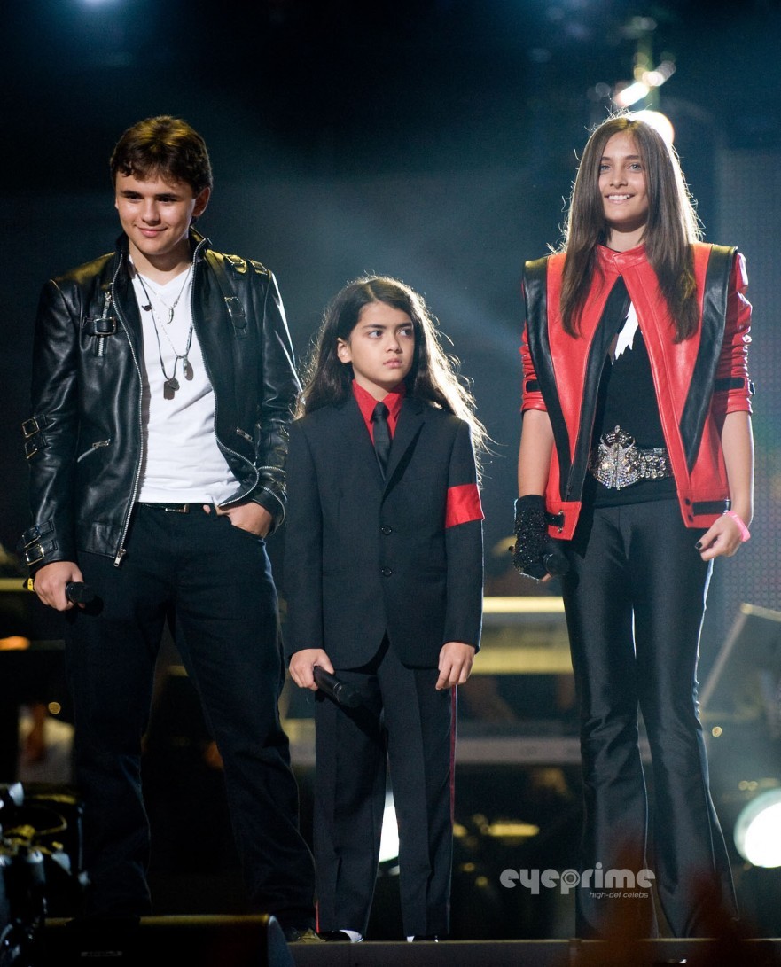 HQ-PPB-prince-michael-jackson-25898341-881-1091.jpg