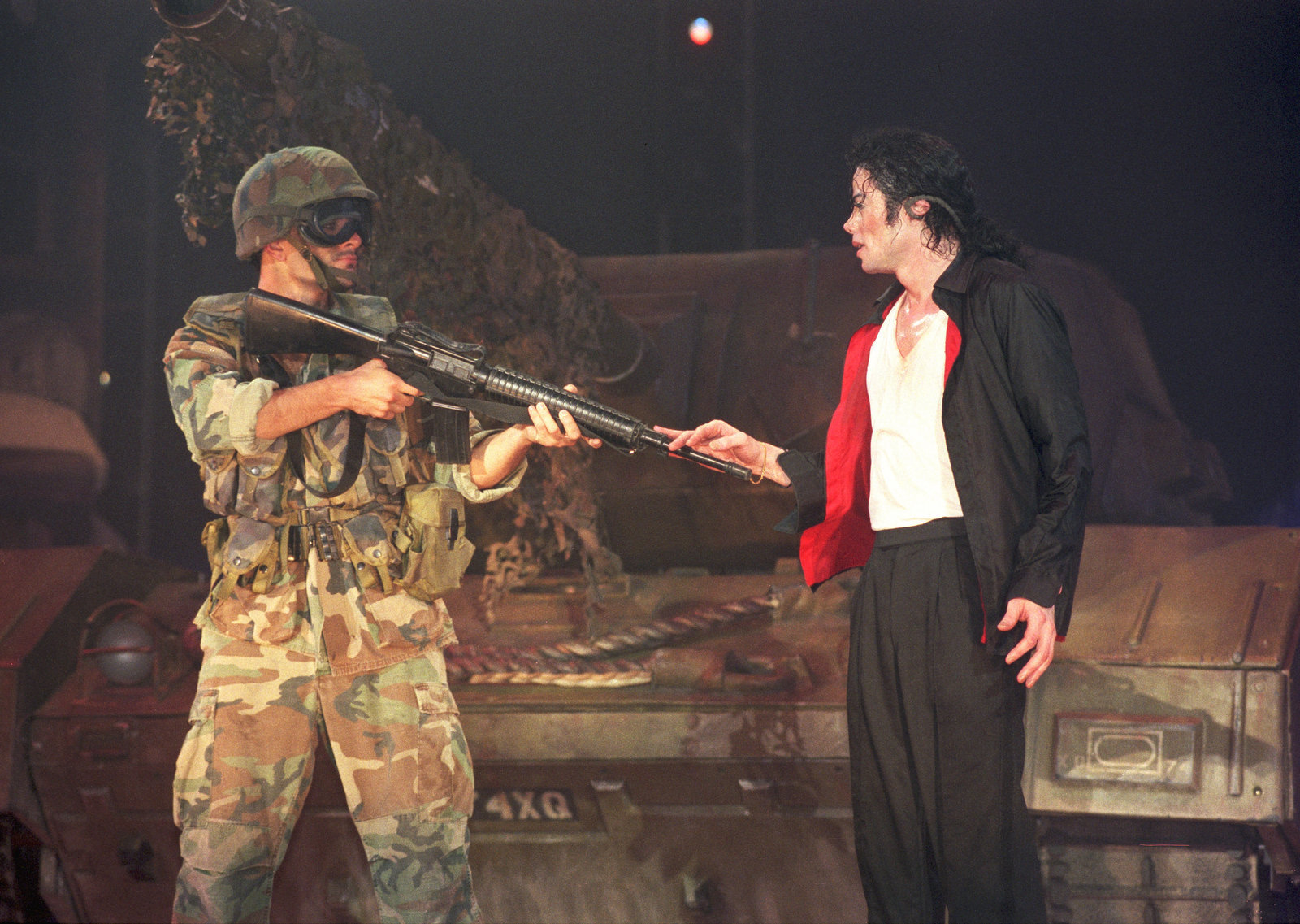 mj-earth-song-earth-song-12992942-1600-1137.jpg