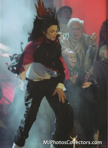 MJ-Earth-Song-Live-earth-song-12693169-351-480.jpg