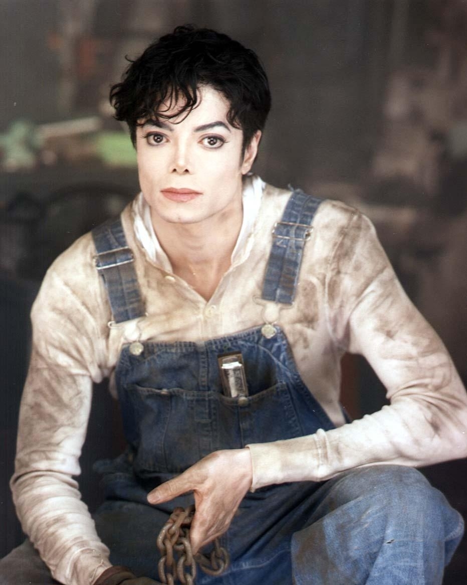 Videoshoots-Childhood-Set-michael-jackson-7357618-932-1166.jpg