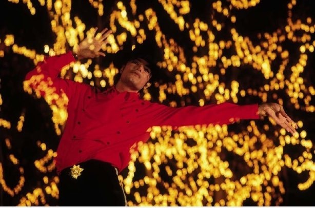Dancing-The-Dream-michael-jackson-7585619-614-406.jpg