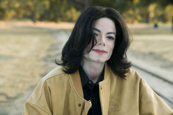 BEAUTIFUL-MICHAEL-michael-jackson-12062897-594-395.jpg