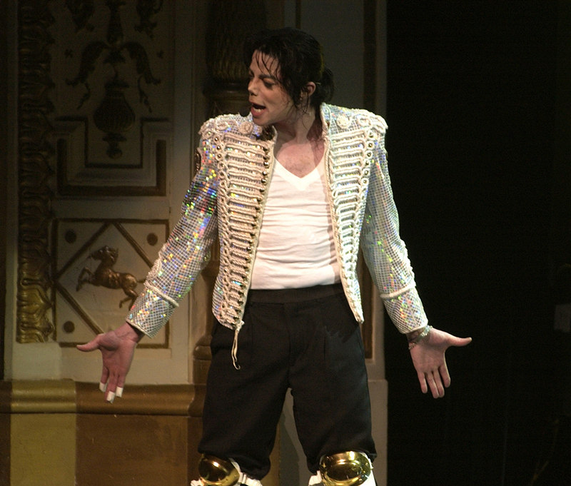 Apollo-Theater-2001-michael-jackson-24820778-2560-2181.jpg Apollo-Theater-2001-michael-jackson-24820778-2560-2181.jpg