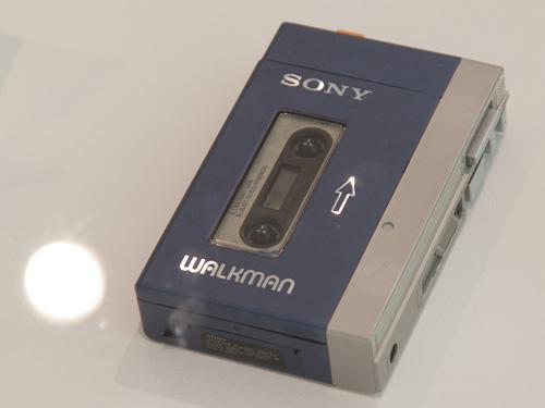 0_480_640_http-__i.haymarket.net.au_News_20111204053641_sony-walkman-design-museum.jpg