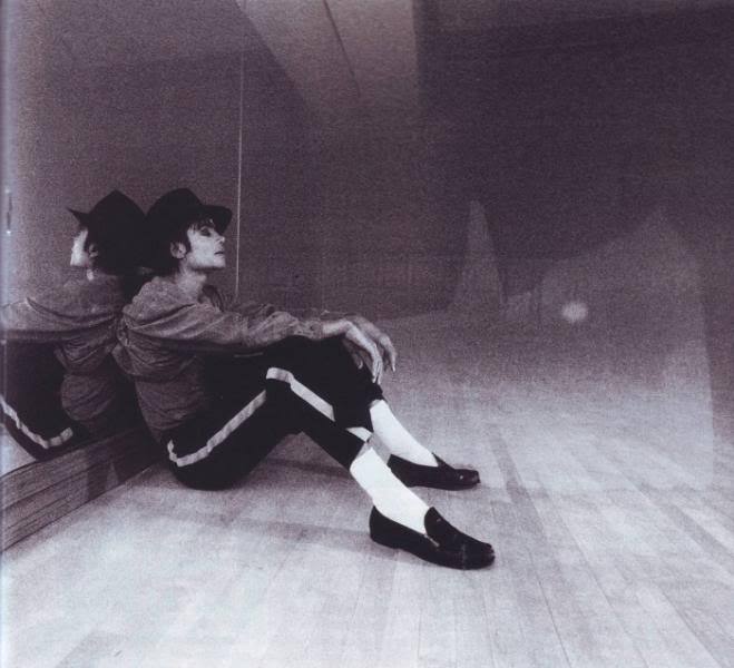 Dancing-The-Dream-michael-jackson-7585519-659-600.jpg