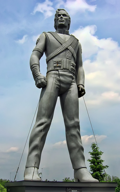 Michael_Jackson_sculpture.jpg