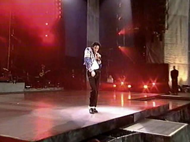 Michael.Jackson[00_17_22][20131230-151543-0].JPG