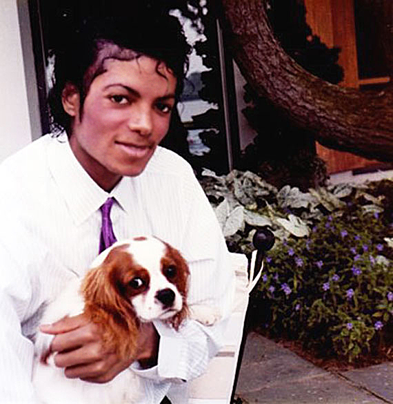 Michael-happy-birthday-michael-jackson-2011-23345869-570-585.jpg