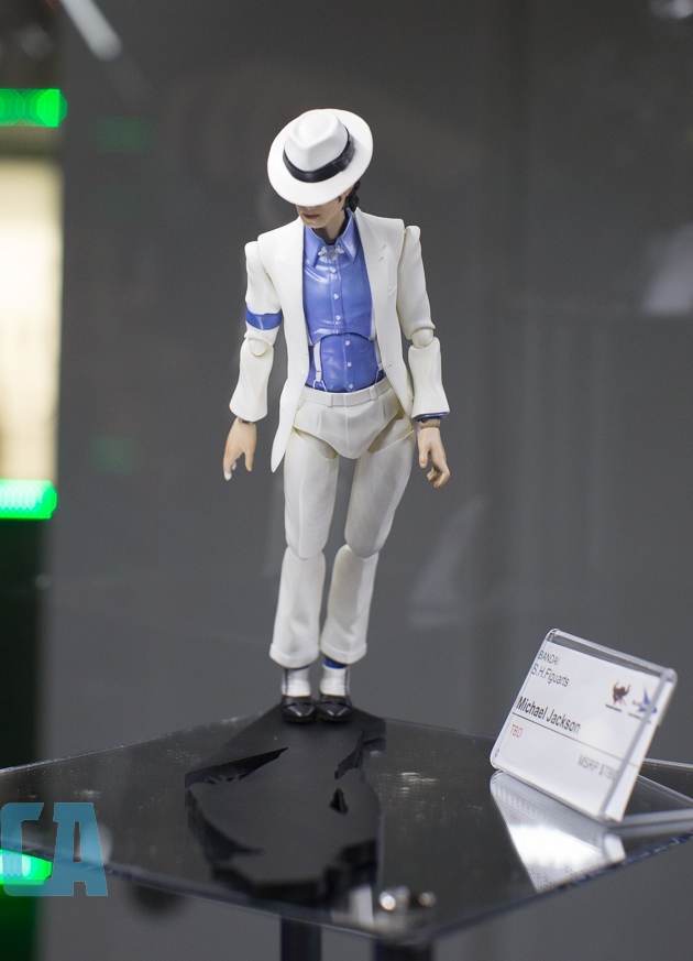 Michael-Jackson-Moonwalker-S.H.-Figuarts-3.jpg