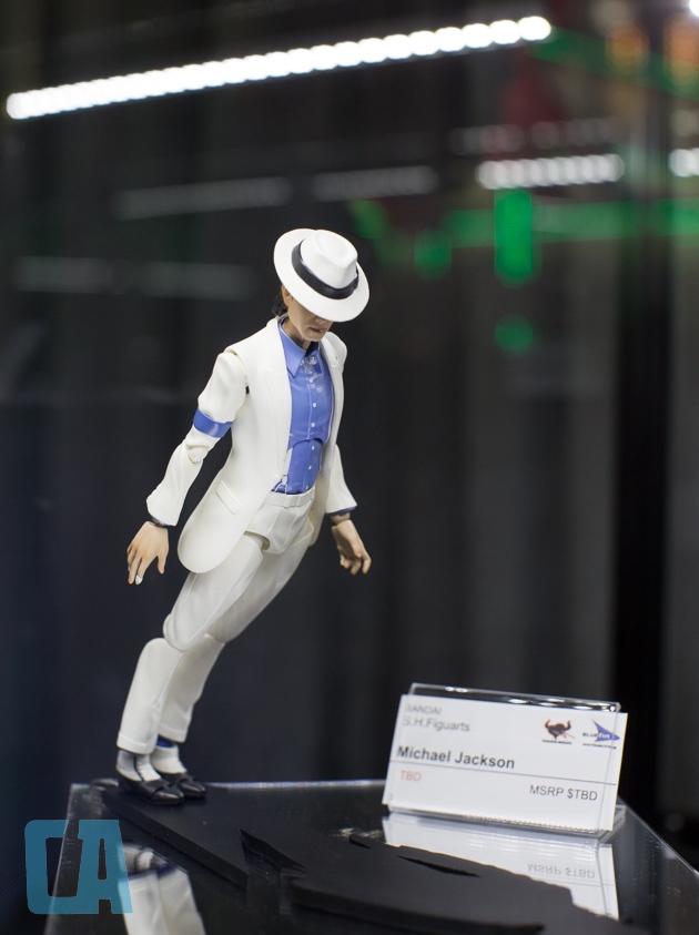 Michael-Jackson-Moonwalker-S.H.-Figuarts-2.jpg