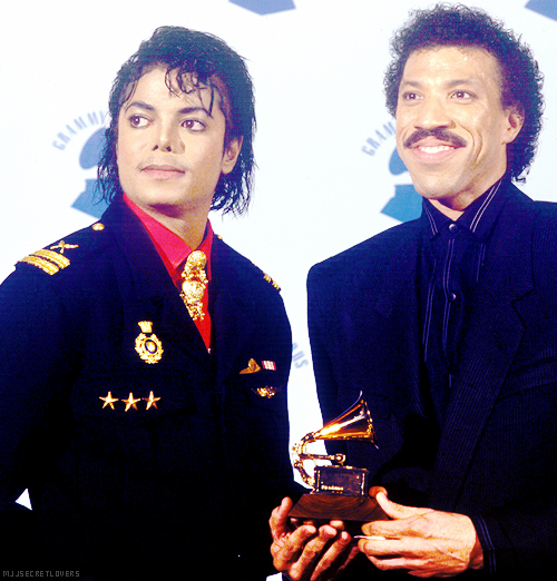 Michael-Jackson-and-Lionel-Richie-lionel-richie-32173899-500-522.png
