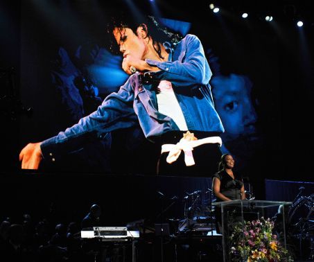 large_michael jackson queen latifah wide.jpg