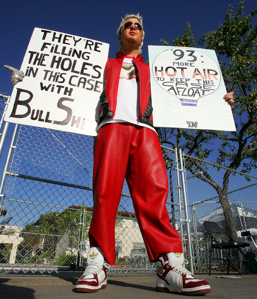 Michael Jackson Case Continues gU-_Q7hYVVil.jpg