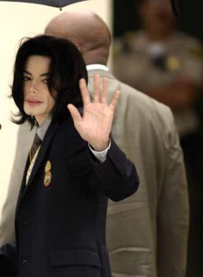 Michael_jackson__25th_May_2005_.jpg