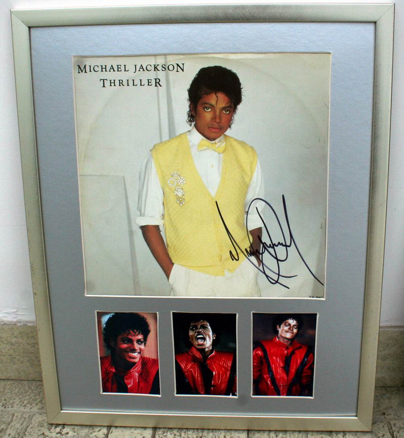2.THRILLER SIGNED 1.jpg