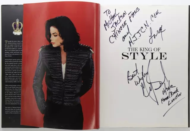 迈克尔·杰克逊服装师迈克尔·布什亲笔签名书《时尚之王：迈克尔·杰克逊经典服饰传奇》.jpg