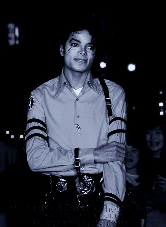 michaeljacksonphotos1987badtourtokyoau2510c_conew2.jpg