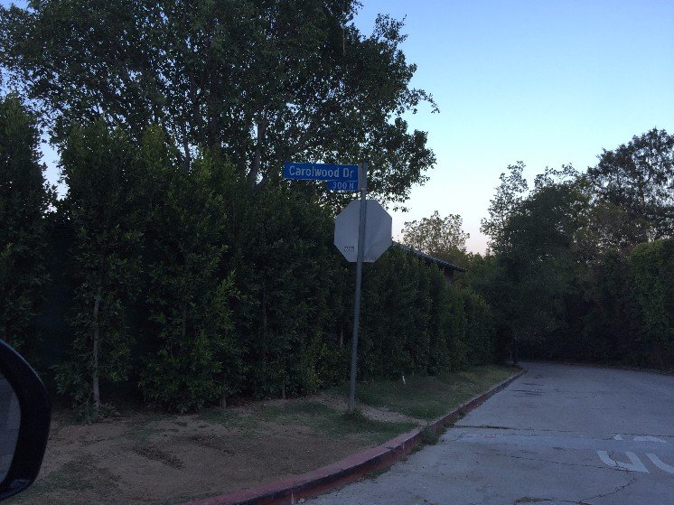 MJ家门口的路牌