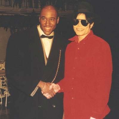 James_Smith_mit_micheal_Jackson_199.jpg