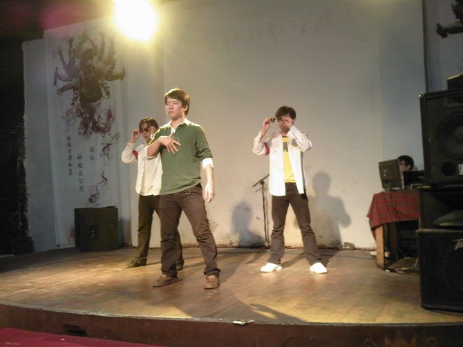 JAM三人组彩排中
