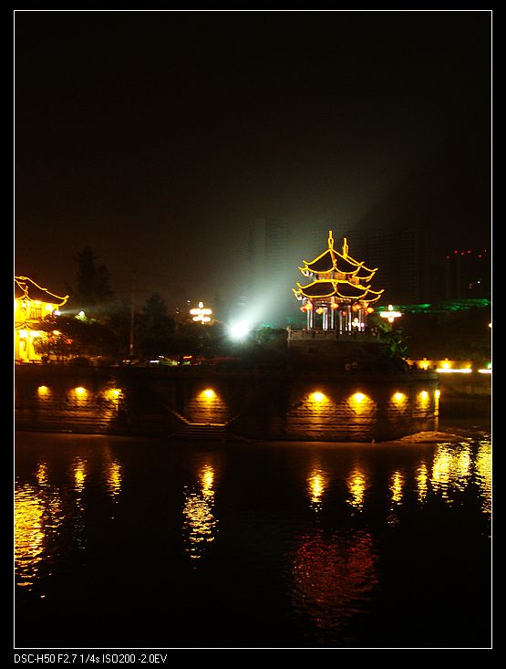夜晚的合江亭