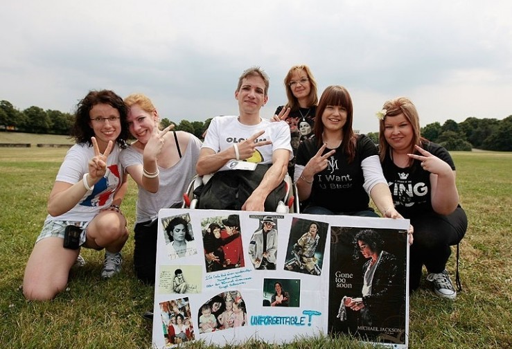 MJworldcryday011.jpg