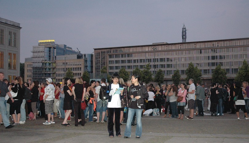 MJworldcryday046.jpg