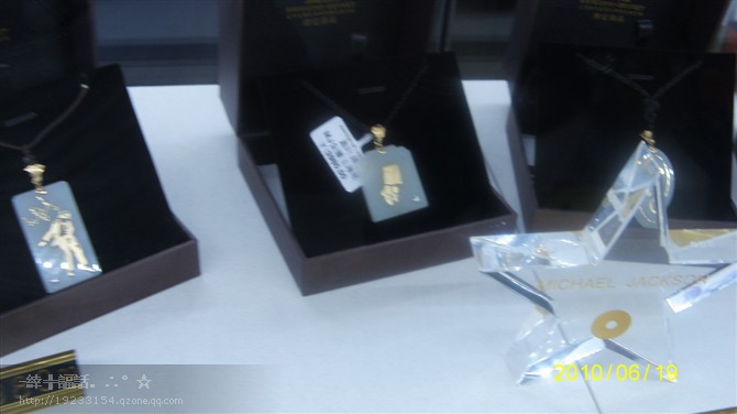 18K镶金玉