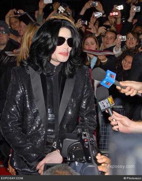 michael-jackson-2006-world-music-awards-arrivals-1B0ePI.jpg