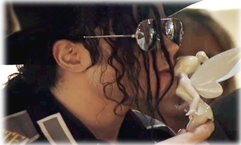 9 MJKissesTinkerbellFadedEdges.jpg