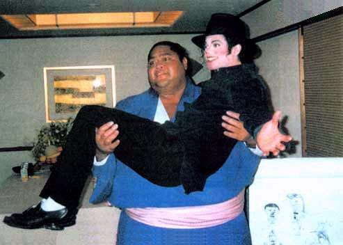 KOP-michael-jackson-10218107-493-352.jpg