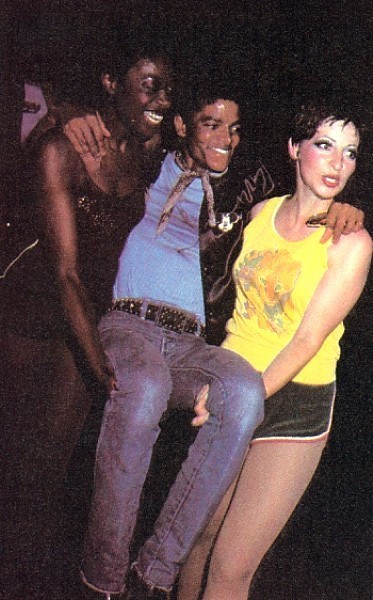 MICHAEL-3VE-michael-jackson-10161648-373-600.jpg
