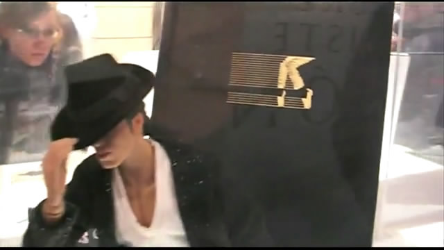 MJ This is[20100225-1317340].JPG