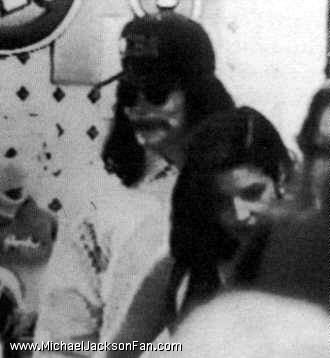 迈与猫女上街的乔装打扮 - MJ新闻 & 综合讨论