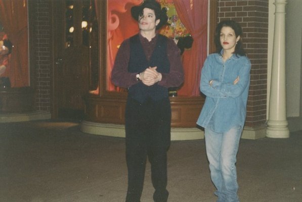 猫女的最新博文:关于mj的墓地(更新:向日葵送到