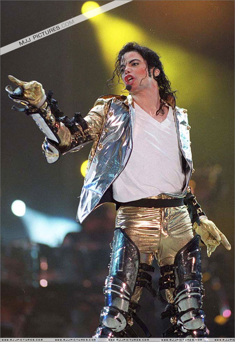 MJ-History-World-Tour-michael-jackson-7231493-825-1200.jpg