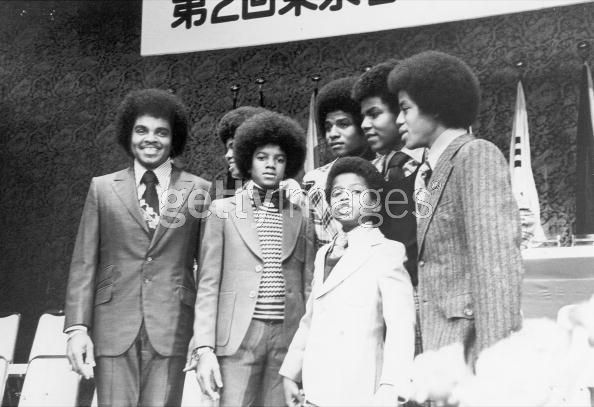 由首次日本巡演而引发对mj机器人舞历史的考古