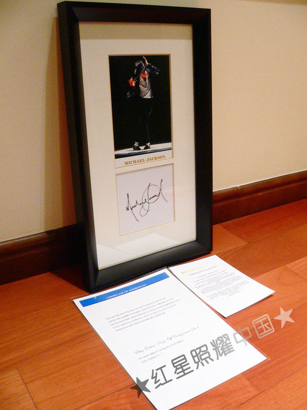 SIGNED PIC.jpg