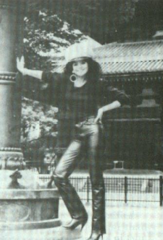MJ的姐姐拉托亚1987年在日本，跟随迈克尔世界巡演.jpg