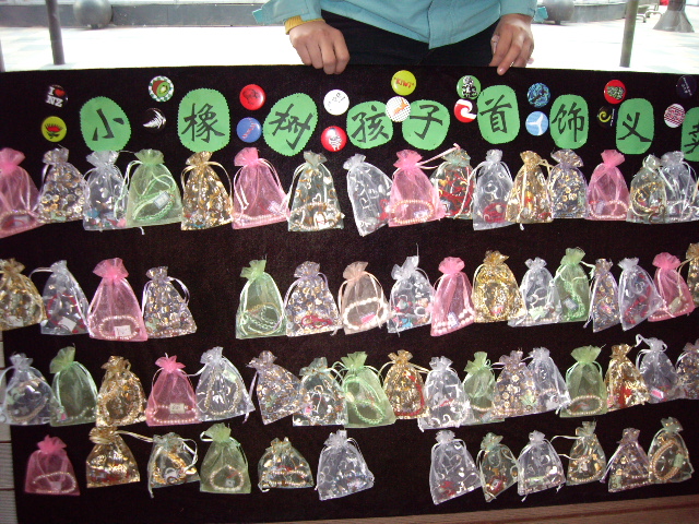 小橡树幼儿园的孩子们的手工作品