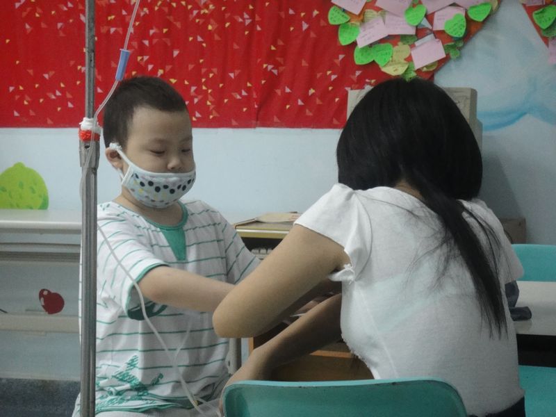 另一位参加此次义工活动的MM，似乎和舒同学很熟