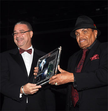 award-tribute-to-the-late-michael-jackson1.jpg