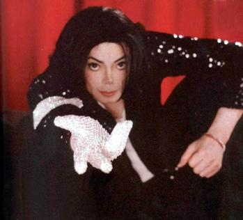 michael_jackson_glove_2005-03-30.jpg