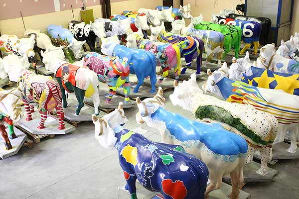 cow-parade-exhibition-2.jpg