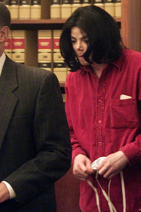 Michael-we-LOVE-you-michael-jackson-11717939-454-682.jpg