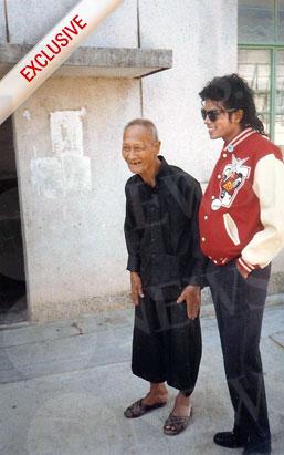 ht_mj_hongkong1987_trip_with_karenfaye3_100624_ssv.jpg